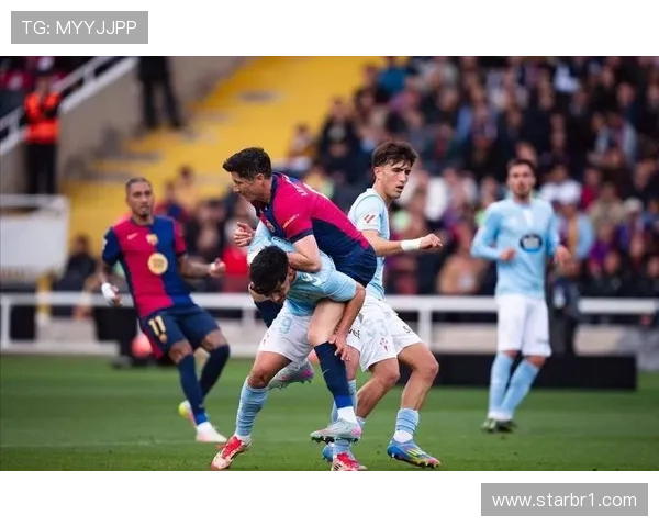 莱万多夫斯基对阵皇马与巴萨关键战影响力解析