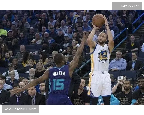 德克无球跑位拉开空间，替代背打改变得分结构