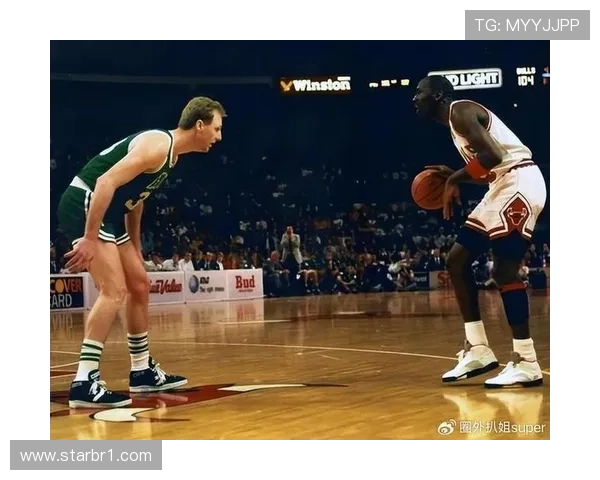 拉里·伯德多次关键时刻投篮拉开差距突出三分射术升级球队进攻结构